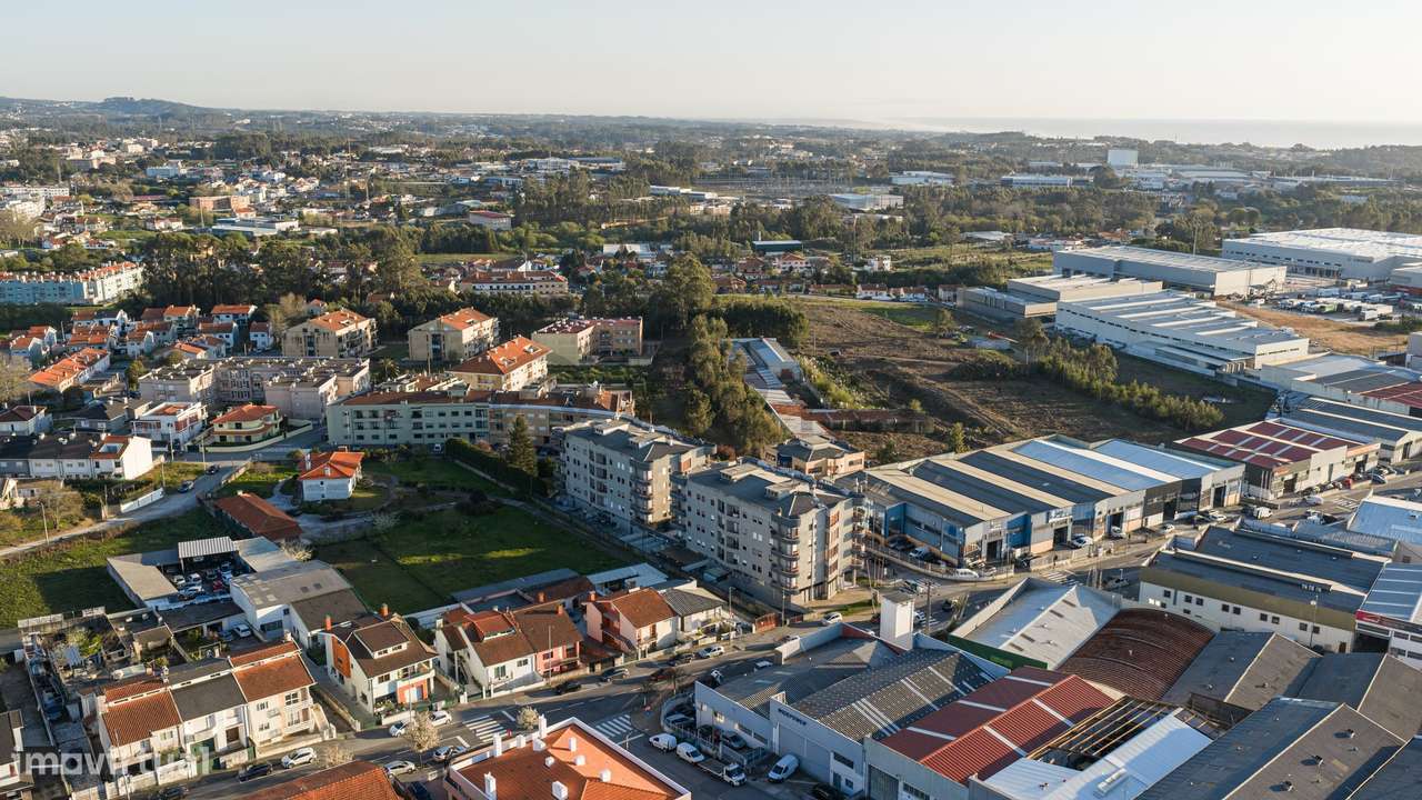 Loja versátil com excelente localização em Canelas - Vila Nova de Gaia - Grande imagem: 4/24