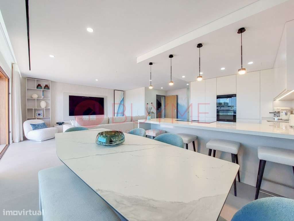 Apartamento T2 Luminoso com Vista Mar em Quarteira-4