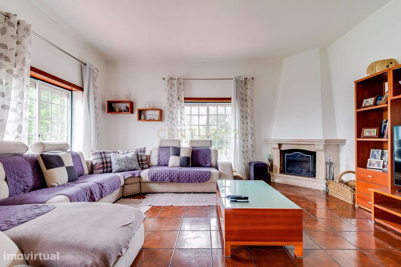 Prédio com 2 apartamentos+garagem+terreno-48