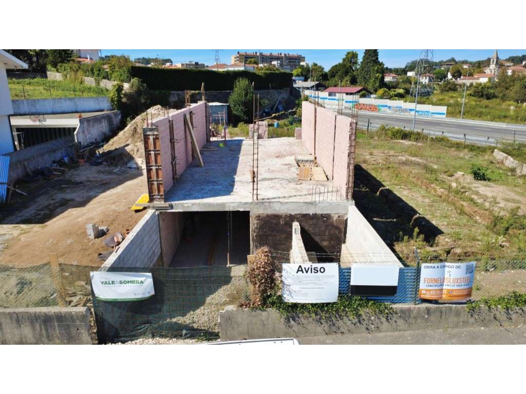 Moradia T4 com piscina na Cidade da Maia - Grande imagem: 4/14