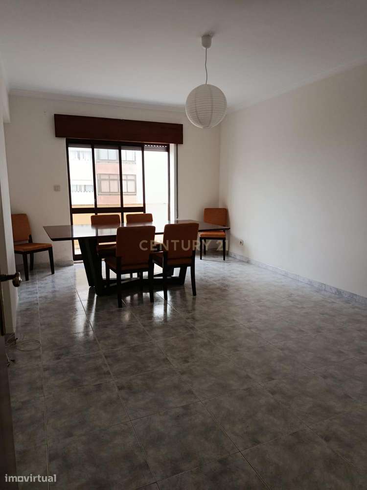 Apartamento Renovado T3 em Oeiras com Vista para a Cidade - Grande imagem: 4/19