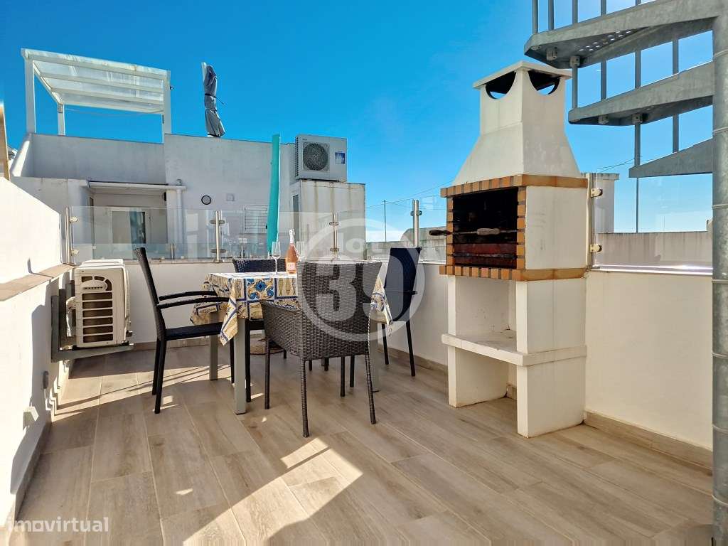 Casa histórica renovada e com fantástica vista mar na zona mais ant...-18