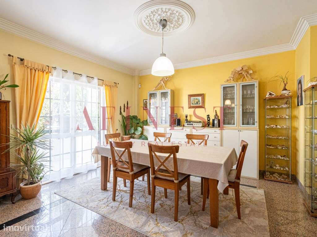 MORADIA T5 + 1 BEM LOCALIZADA EM MEM MARTINS - SINTRA - Grande imagem: 4/41