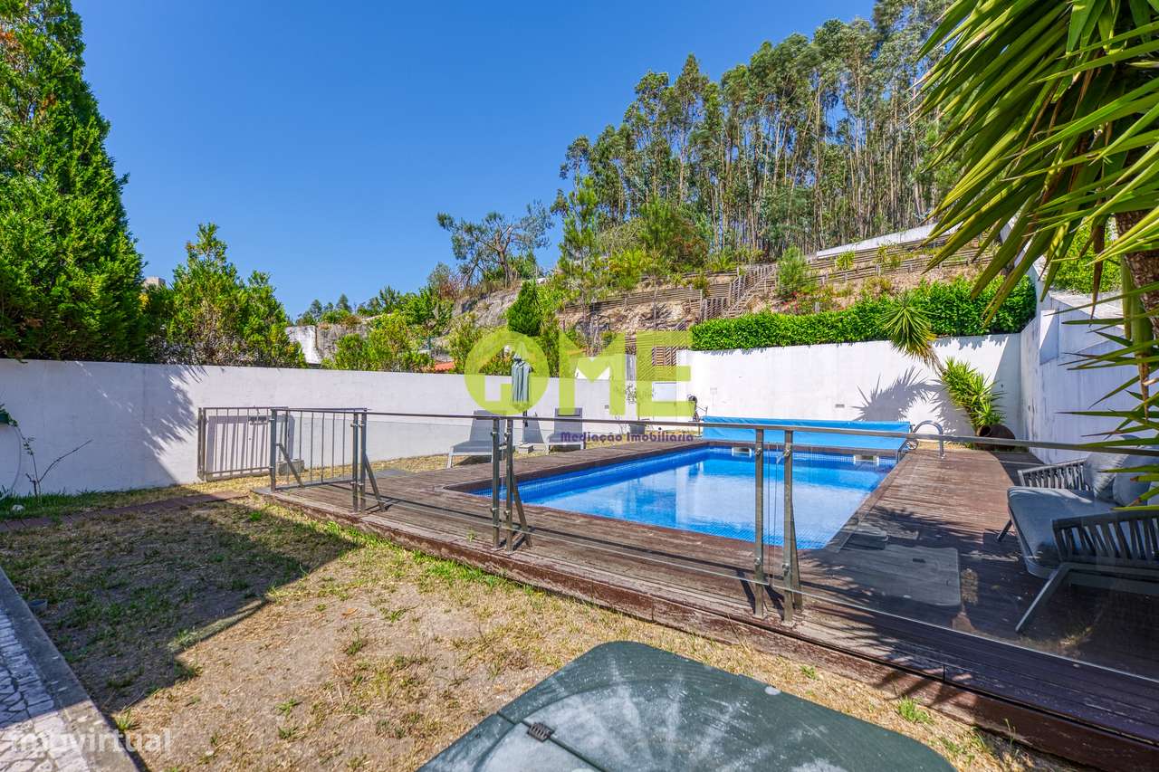 Moradia T4 com piscina e jardim em Ourém-22