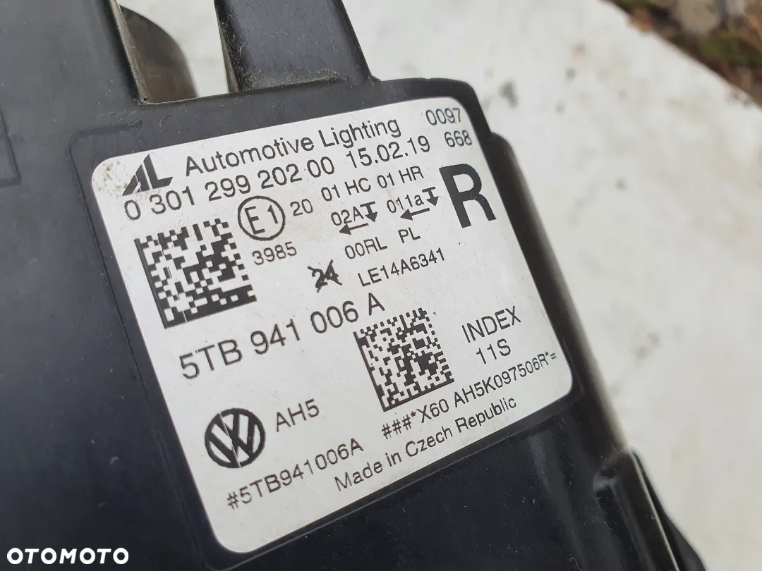 VW Touran lampa Prawa przód oryginalna EU 5TB 941 006A - 6