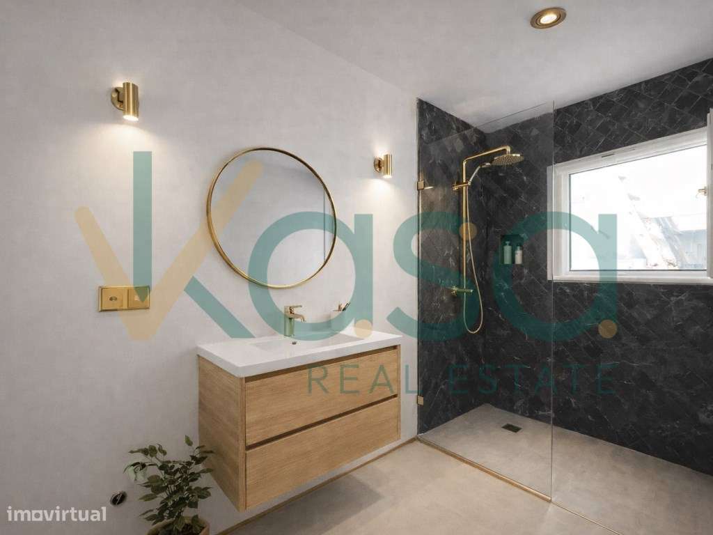 Moradia Geminada T4 Duplex com Logradouro e Sótão | Barreiro - A 30...-8