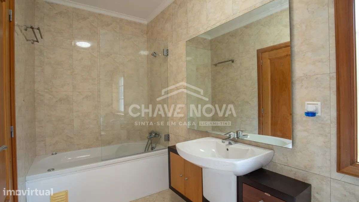 Moradia Geminada V3 c/ Jardim em Rio Meão-17