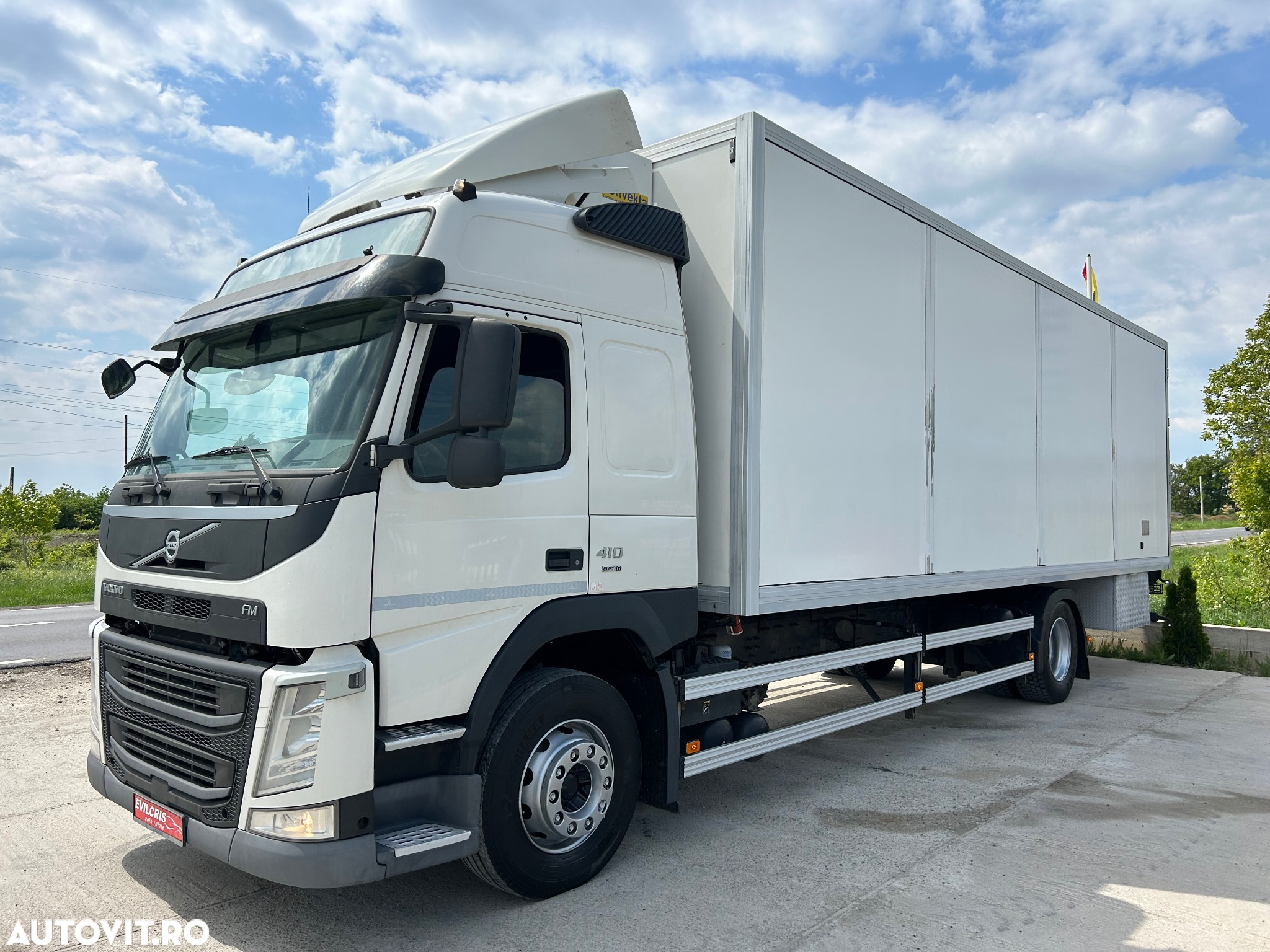 Volvo FM 410 FRIGORIFIC LIFT SPATE - 2