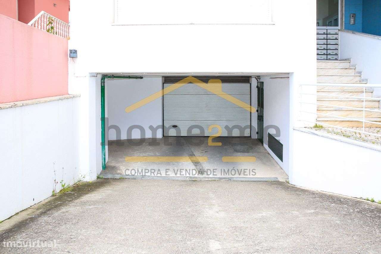 Loja com terraço e lugar de garagem-17