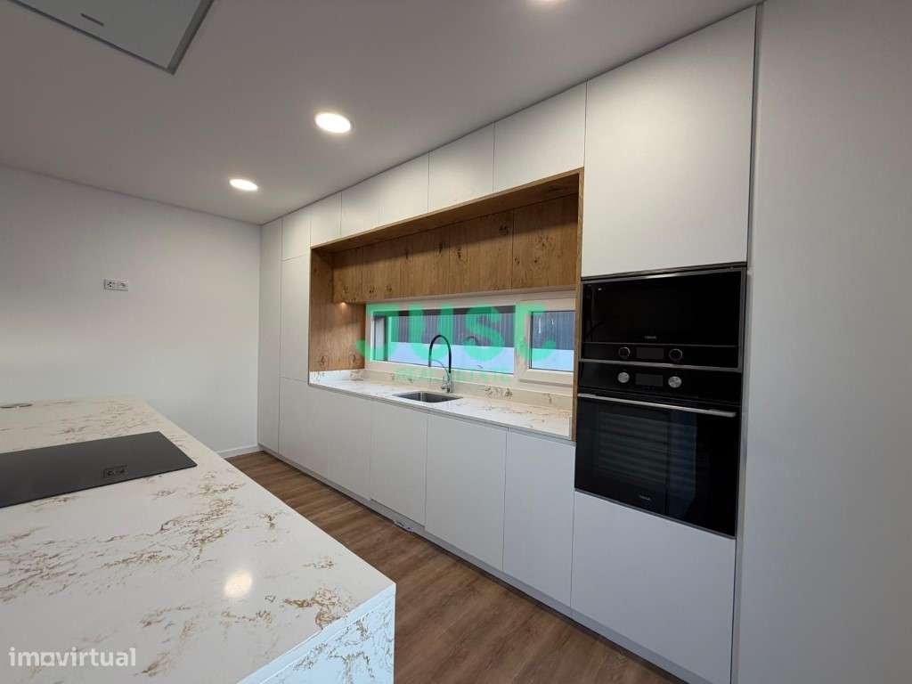 Moradia térrea, T3 + 1 com 2 suítes em Pinhal General - Fernão Ferro.-9