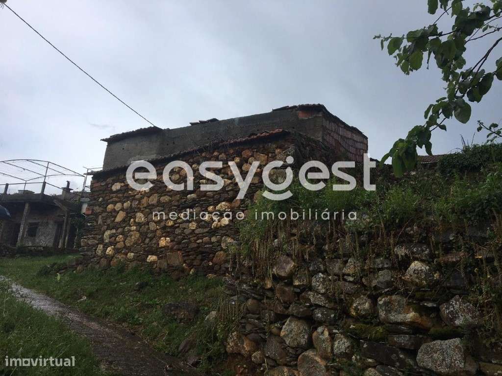 Moradia Rústica por Recuperar na Aldeia de Secarias, Arganil - Grande imagem: 5/27