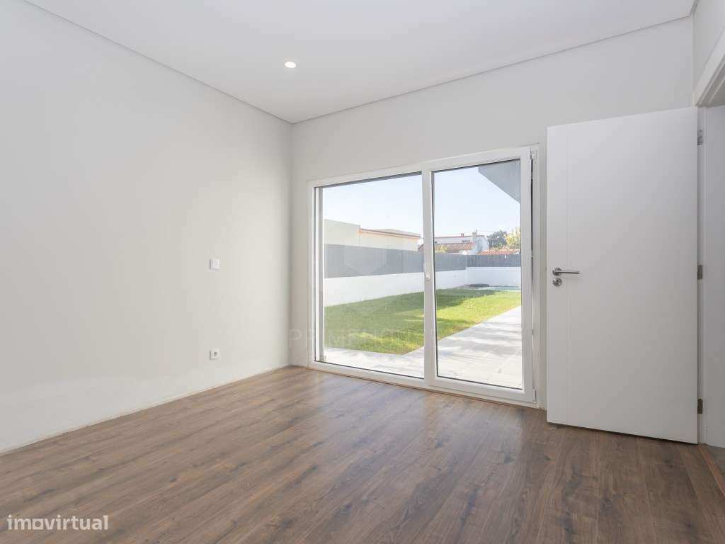 Moradia isolada T5 acabamentos Premium/ piscina e garagem-26