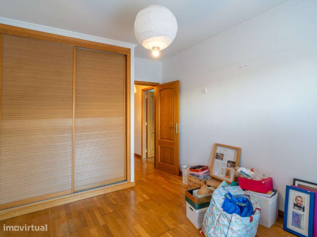 VENDE-SE T3 COM TERRAÇO E GARAGEM EM CARCAVELOS-21