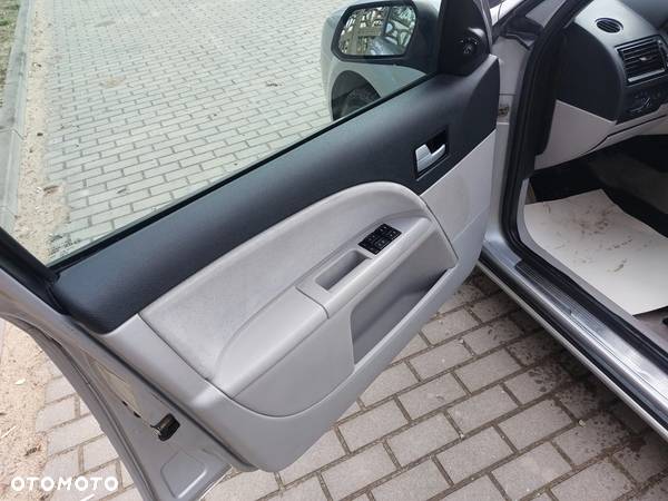 Ford Mondeo 1.8 16V Ghia - 13