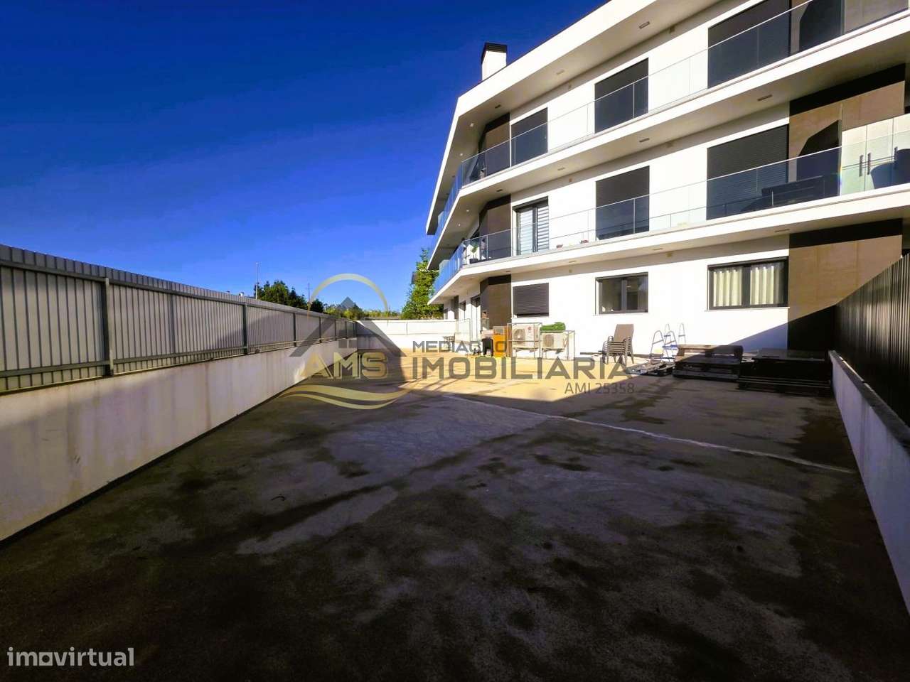 APARTAMENTO T3 COM TERRAÇO DE 186M²-46