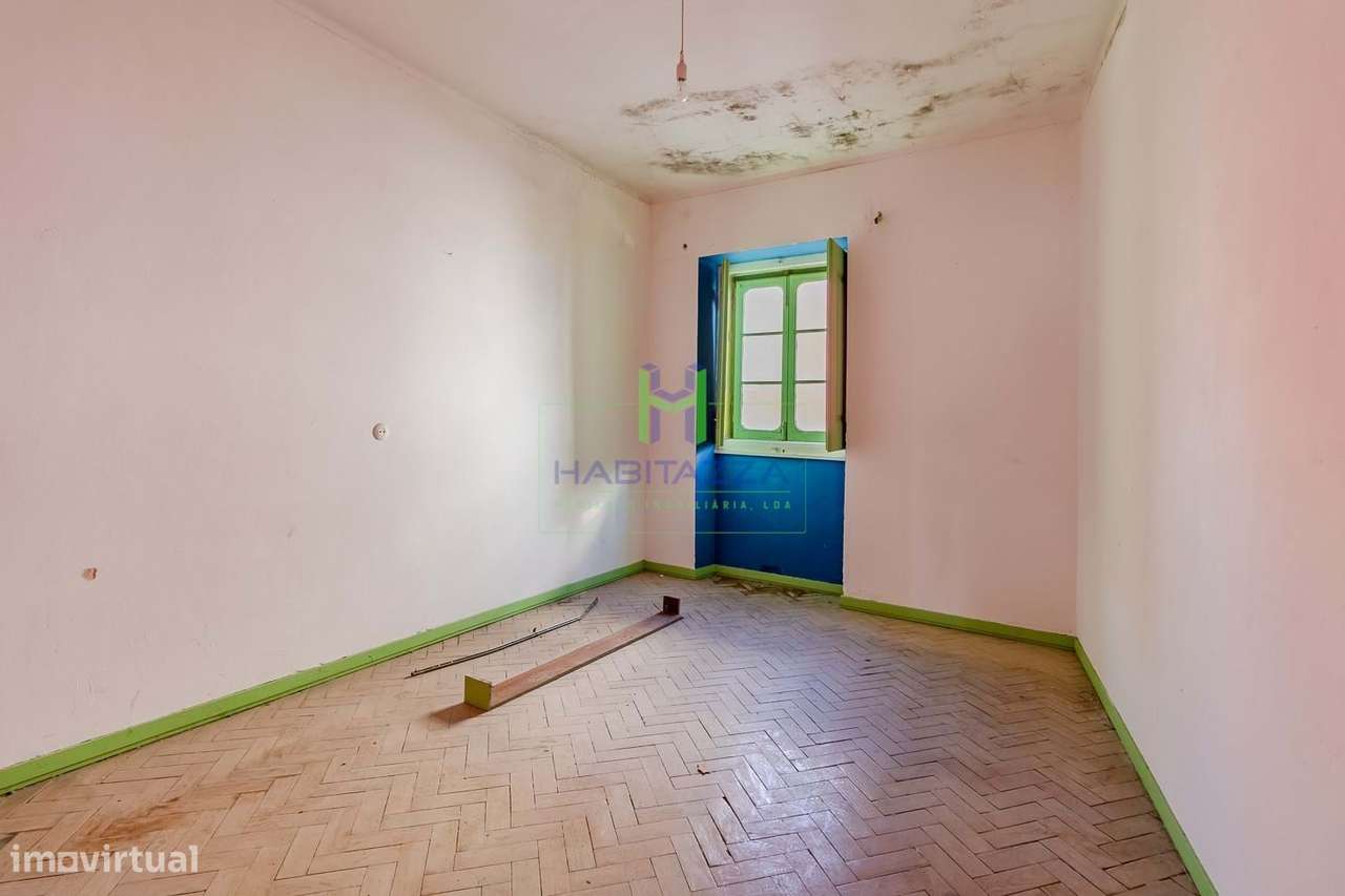 Prédio no Centro histórico de Lagos composto por 2 Apartamentos T3 e 1-37