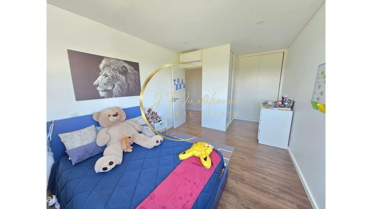 Moradia T4 de Luxo com Jardim-36