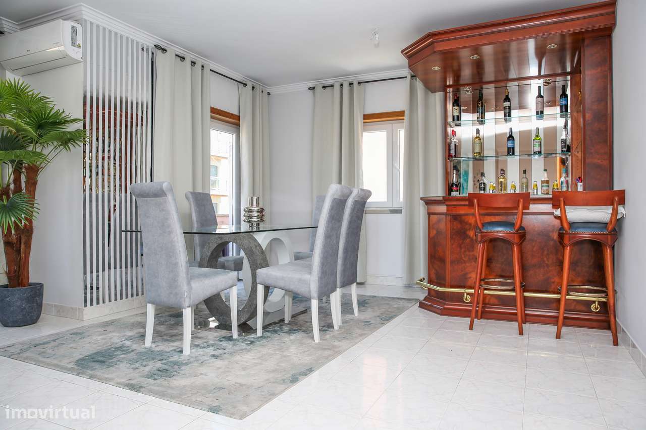 Fantástico Apartamento T3 com terraço e 2 lugares de garagem-5