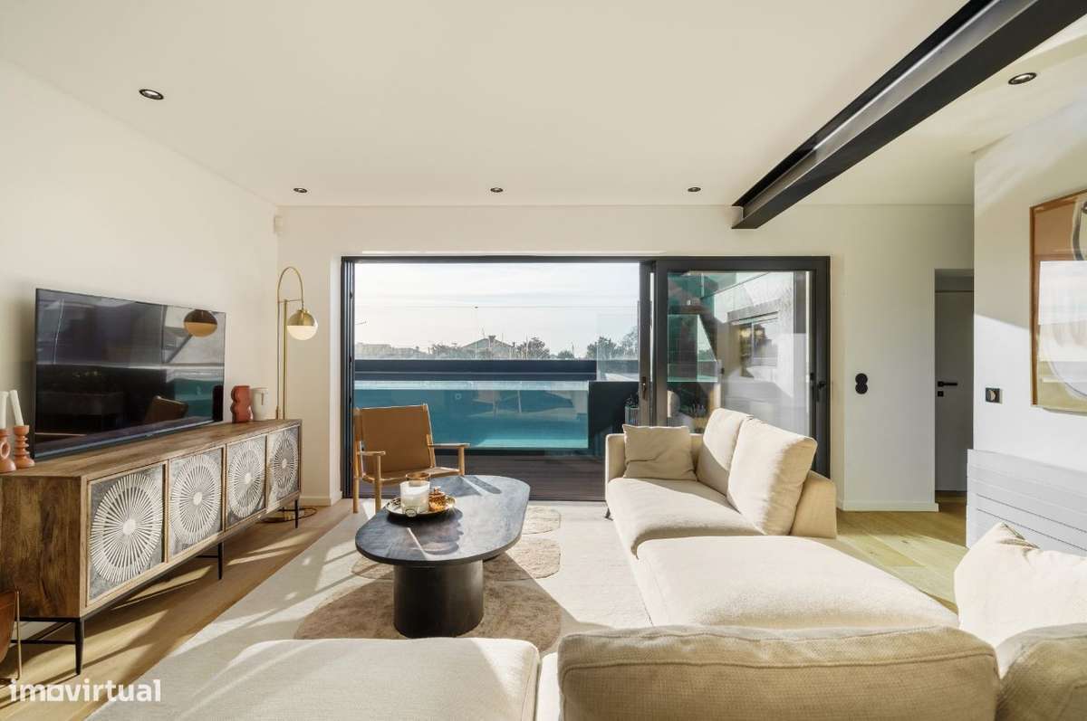 Moradia V3+1 totalmente renovada com vista mar-16