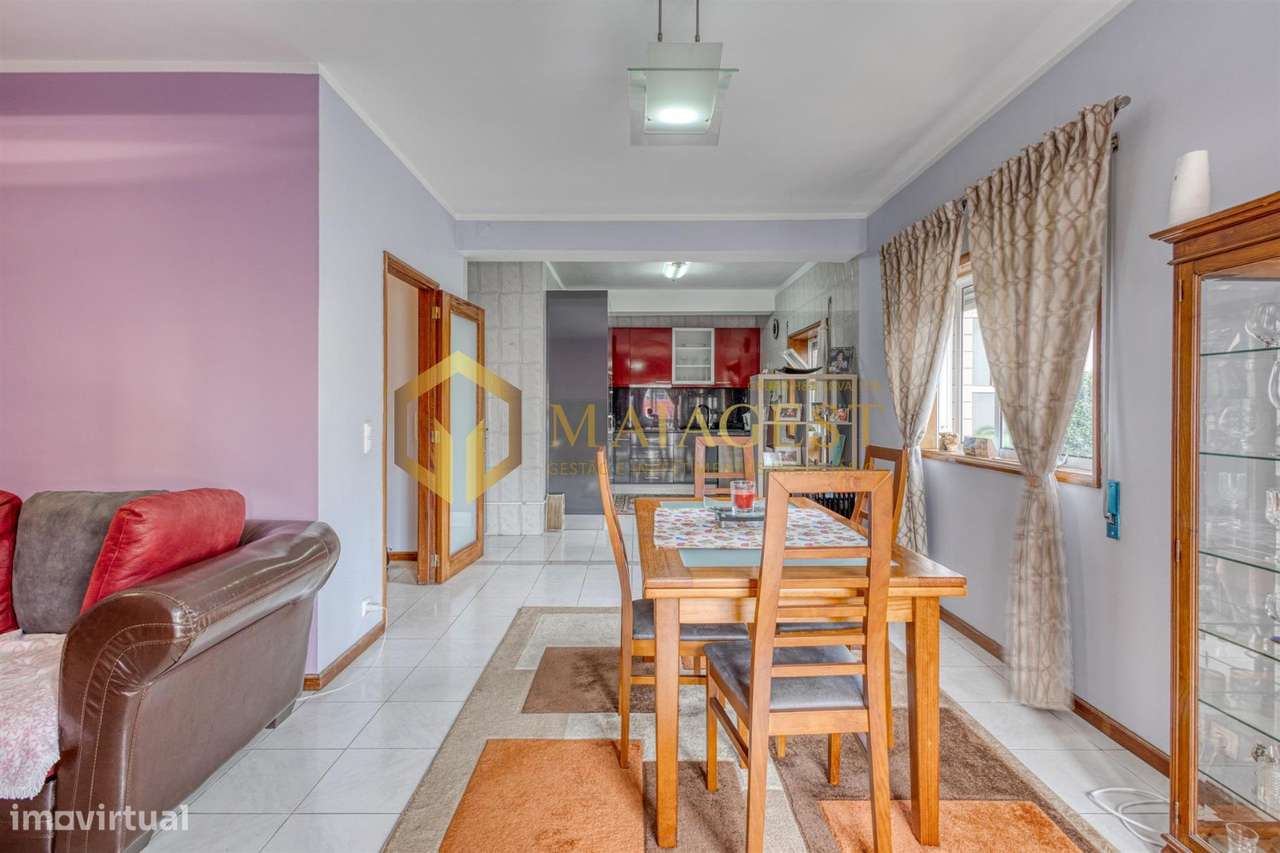 Apartamento T2 junto a estação de Metro em Baguim do Monte-0