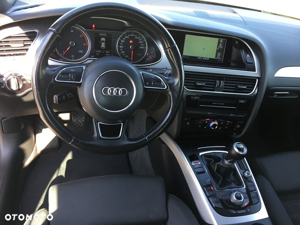 Audi A4 Avant 2.0 TDI DPF clean diesel S line Sportpaket - 11