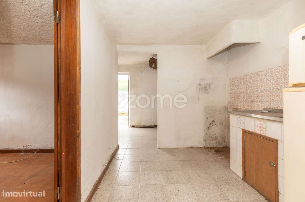 Moradia T4 | Moradia T2 | Recuperar | S. Martinho do Bispo-21