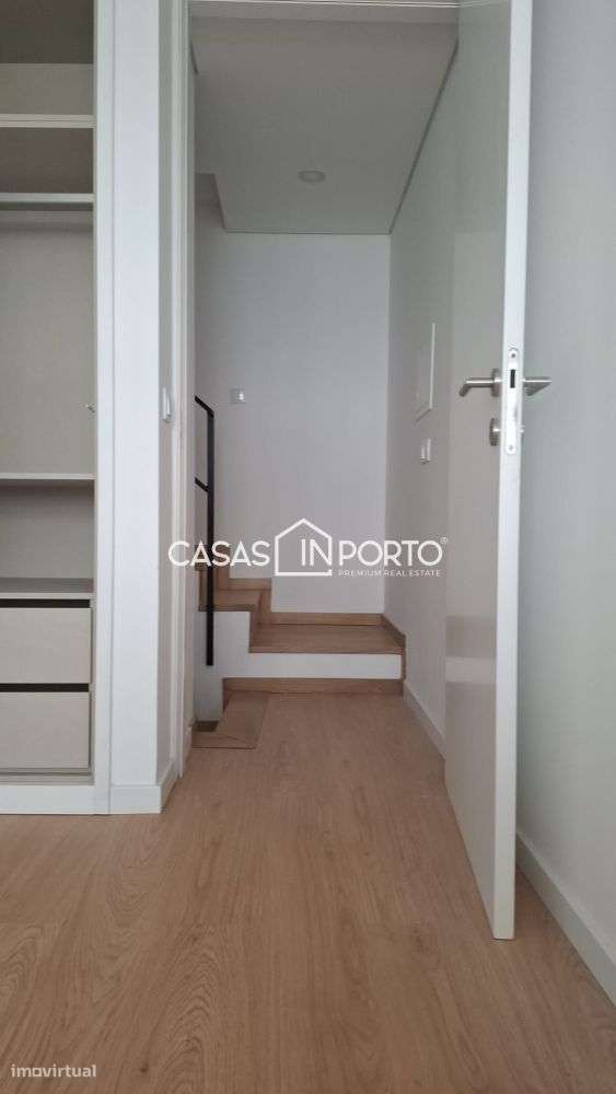 Moradia Triplex T2 com Terraço - Localização Premium junto à Lapa,-33