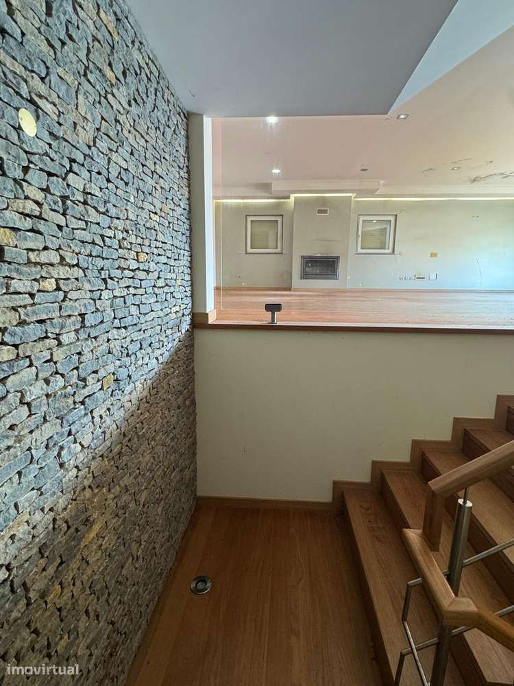 Moradia T5 com piscina, garagem e vista mar em Ericeira-25