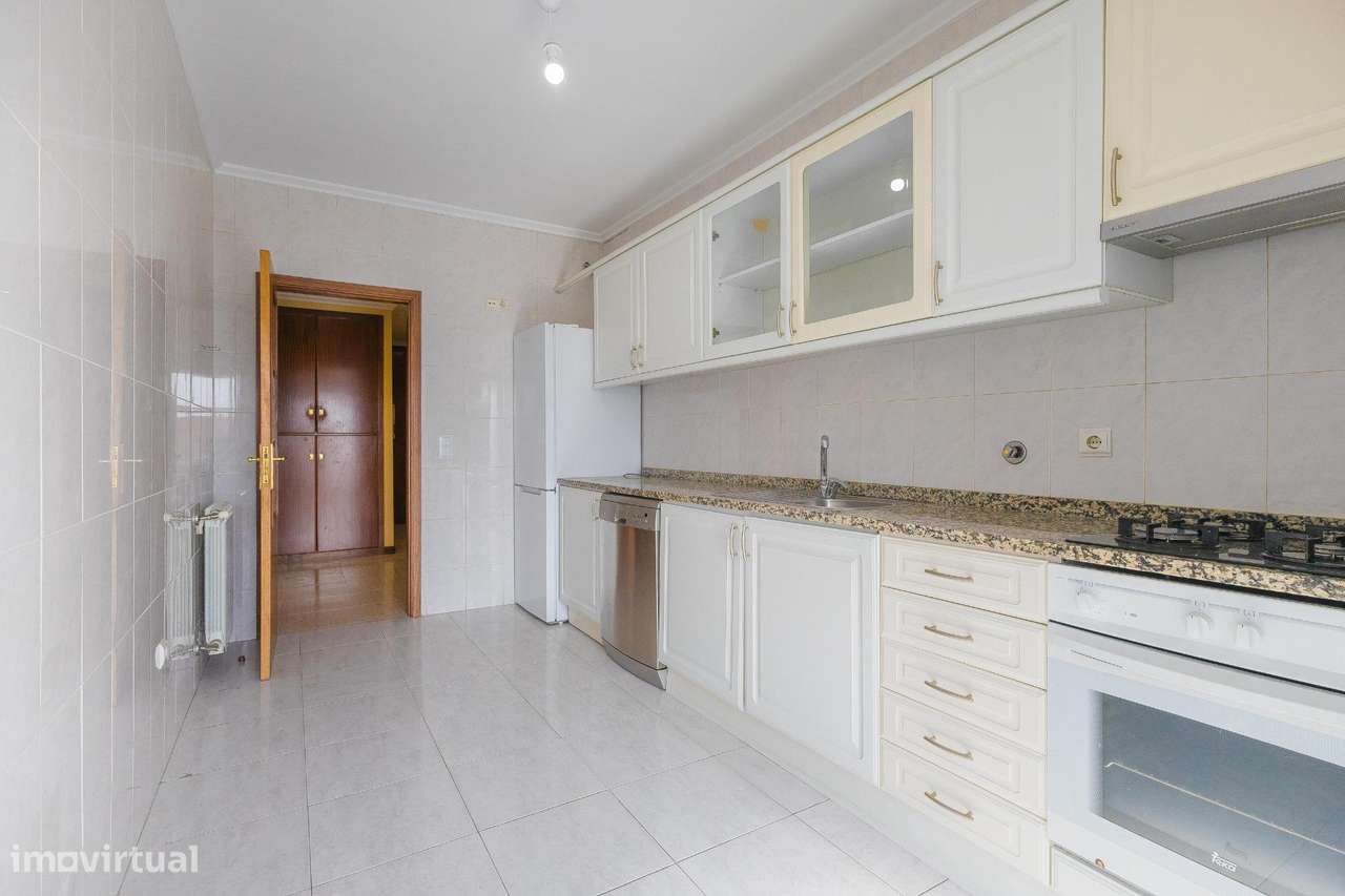 Apartamento T3 com Duas Garagens Fechadas em Águas Santas, Maia-10