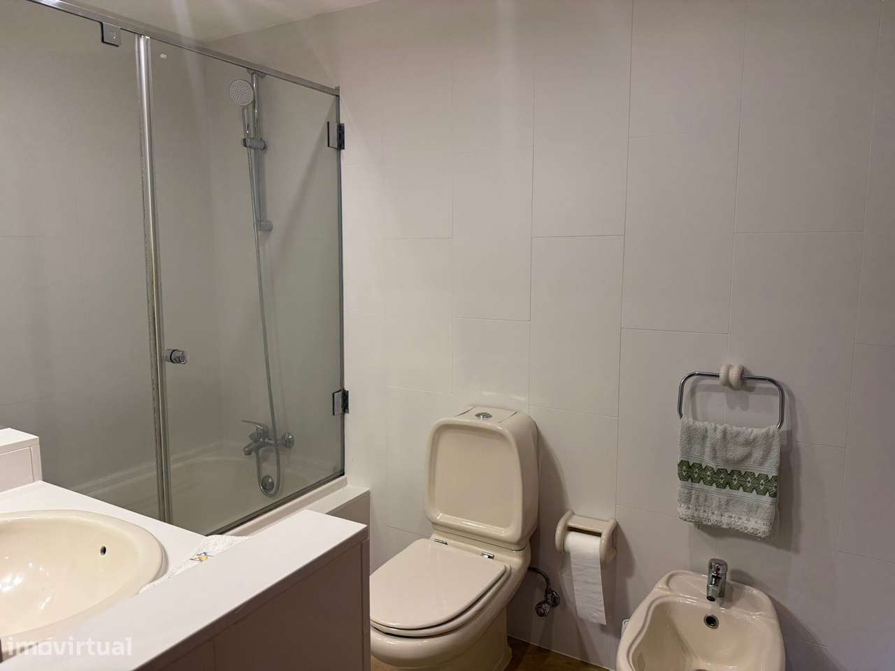 T3 com Terraço+box Urb dos Altos Maia-15