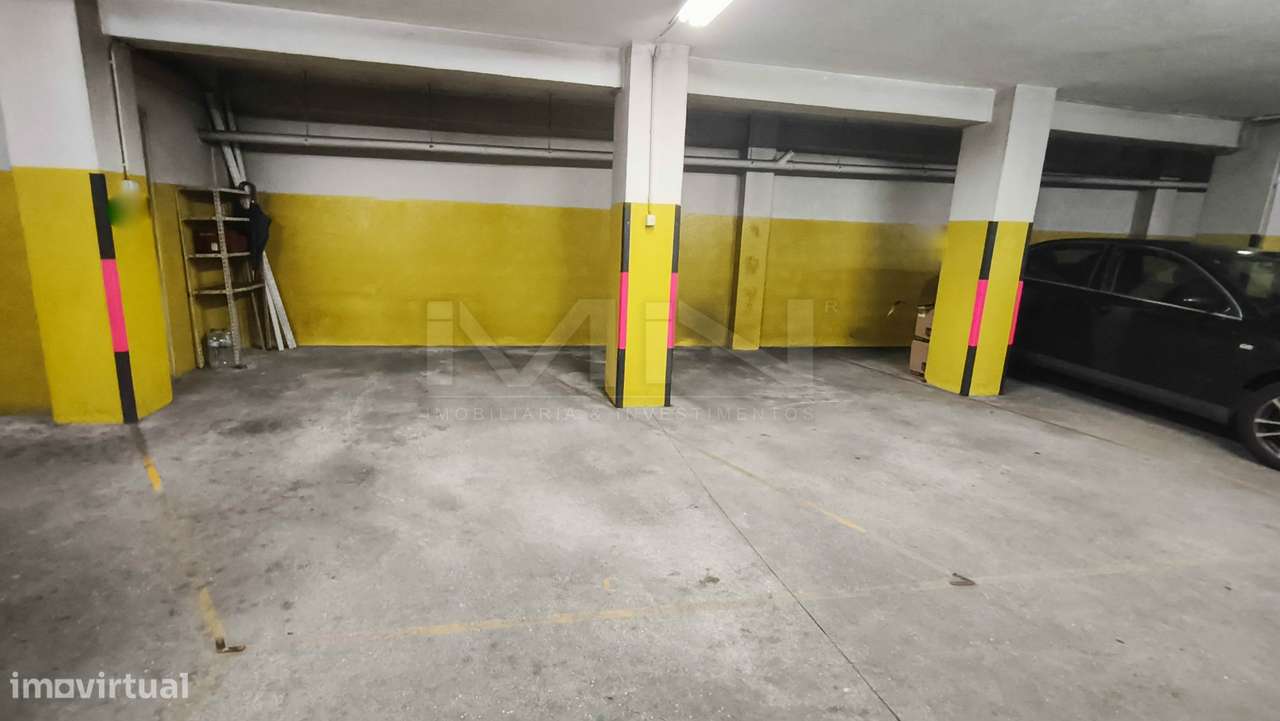 T3 com Terraço Coberto Exclusivo: A 1,5 km do Metro de Fânzeres-45