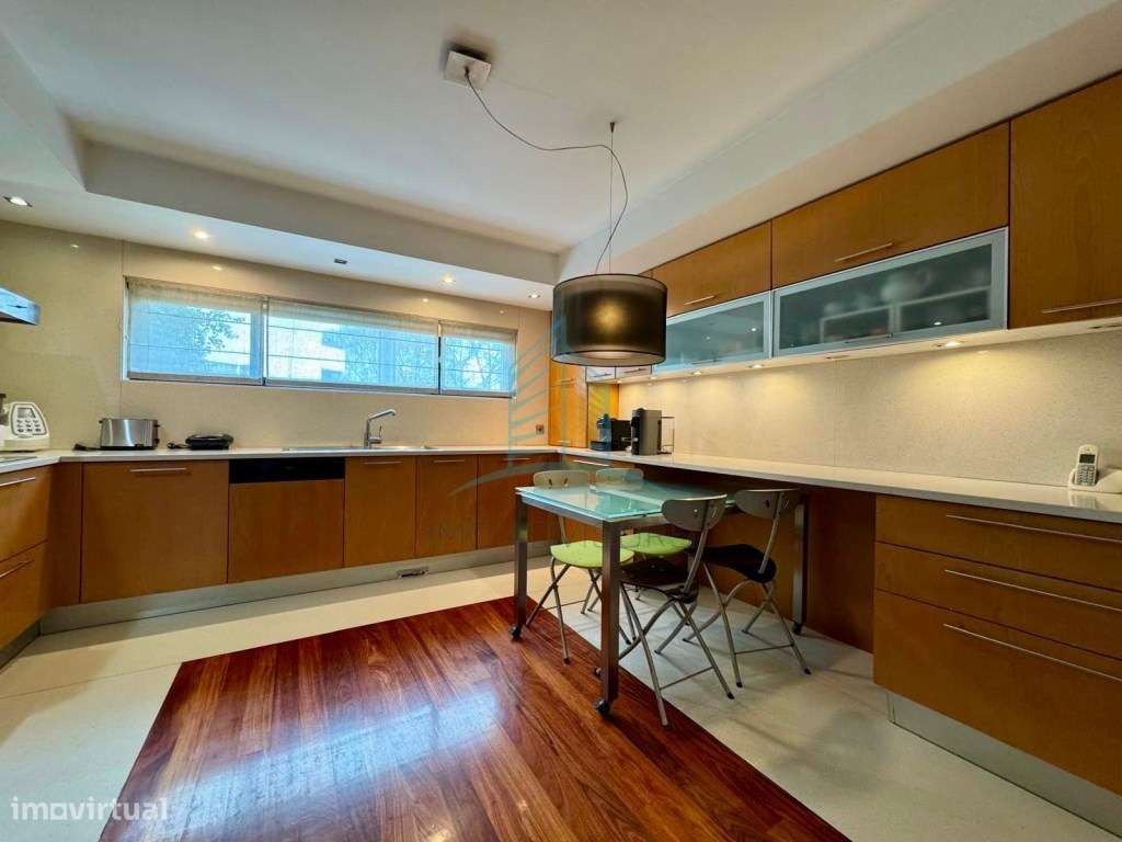 Moradia T4 com Piscina na cobertura-16