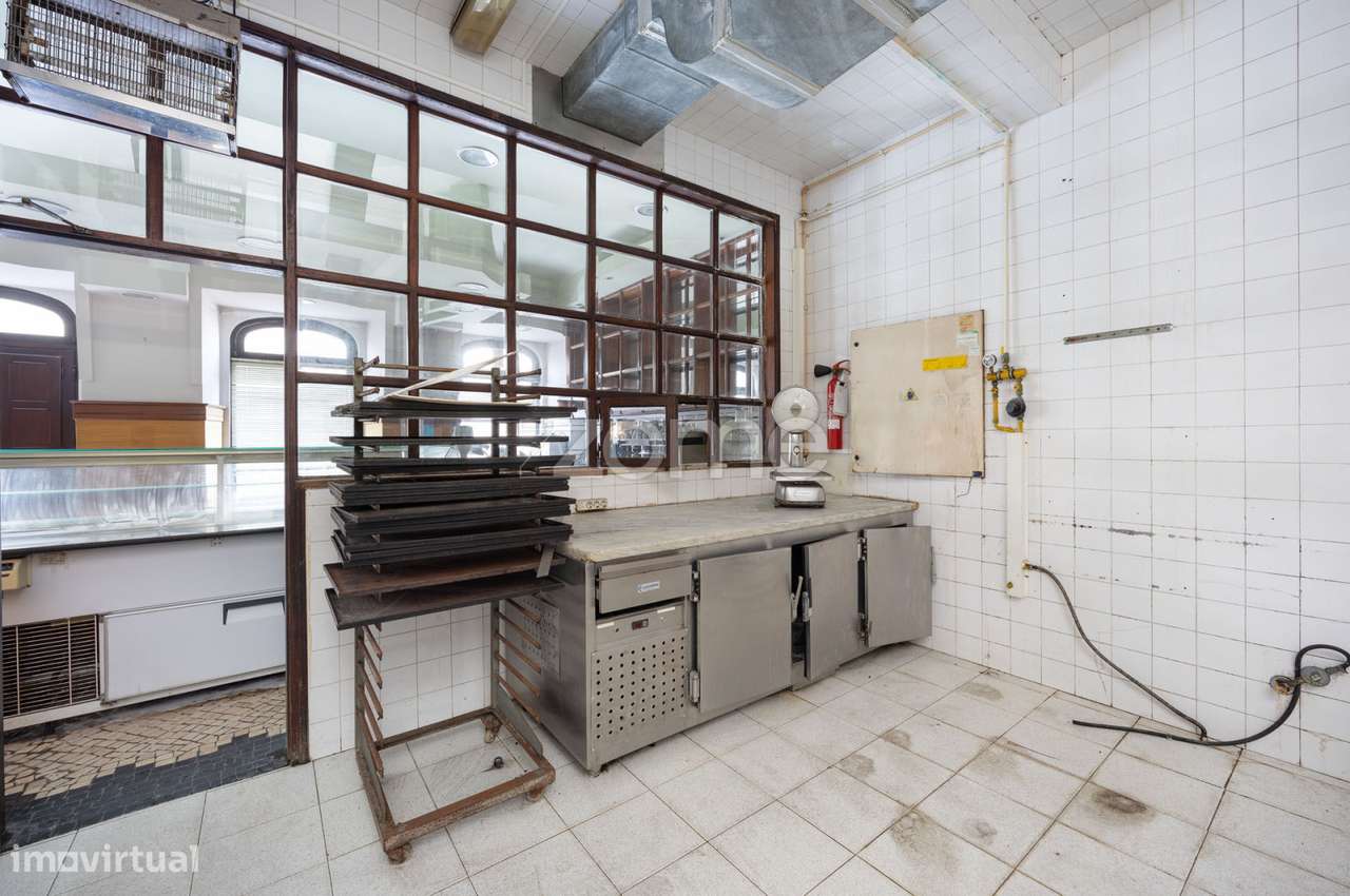 Loja perto da praia da Nazaré-22