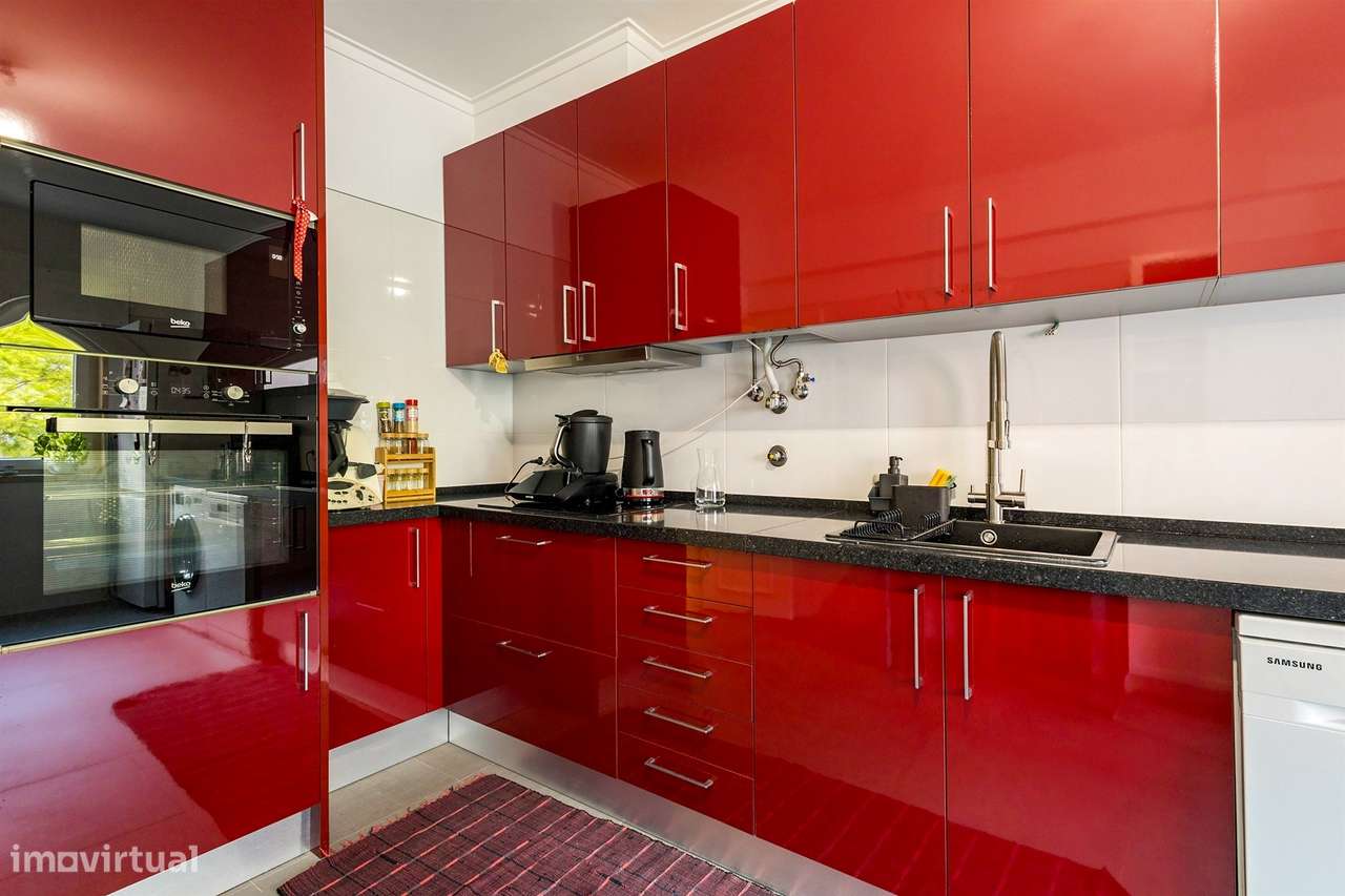 T3 Espaçoso em Corroios | Garagem | Ar Condicionado | Excelente Locali-34