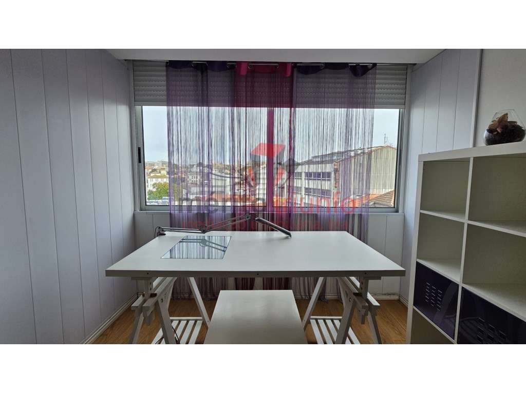 Oferta da Escritura e Registo- Ap. T1 com vista para a cidade - PORTO-10