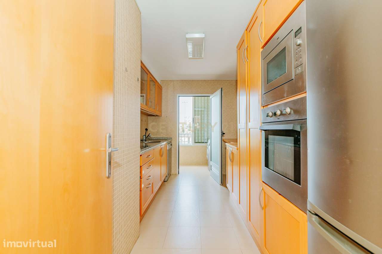 Apartamento T2 com vista rio no Edifício Âncora – Parque das Nações Su-12