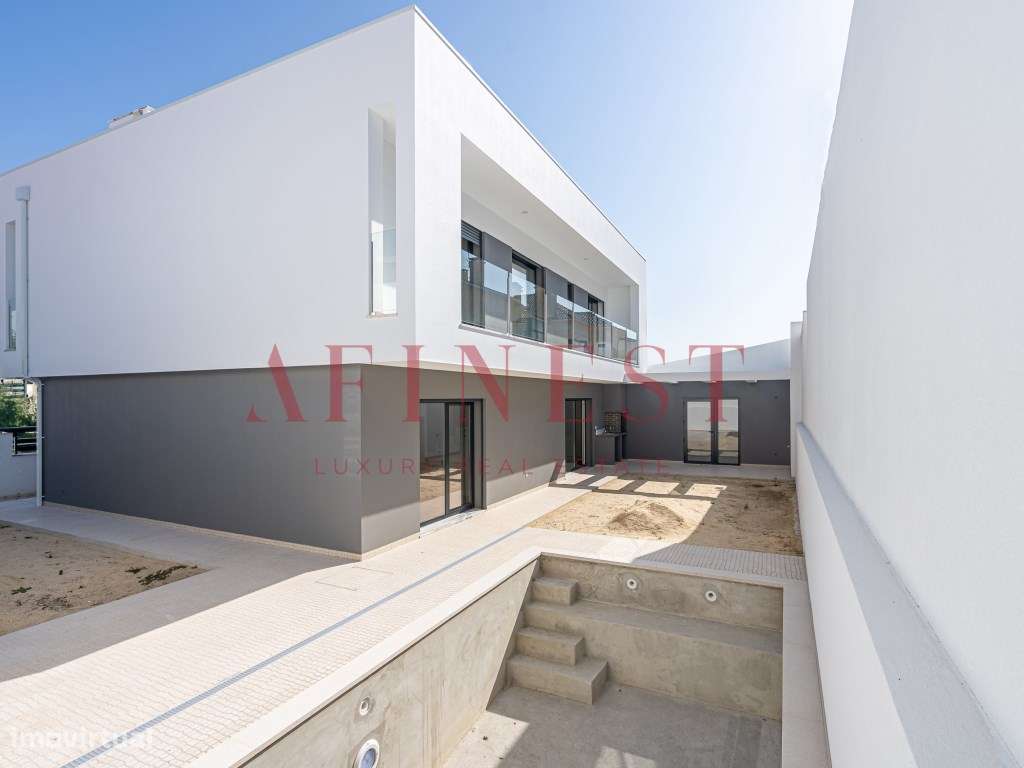 MORADIA T4 EM FOROS DA AMORA / SEIXAL - Grande imagem: 4/34