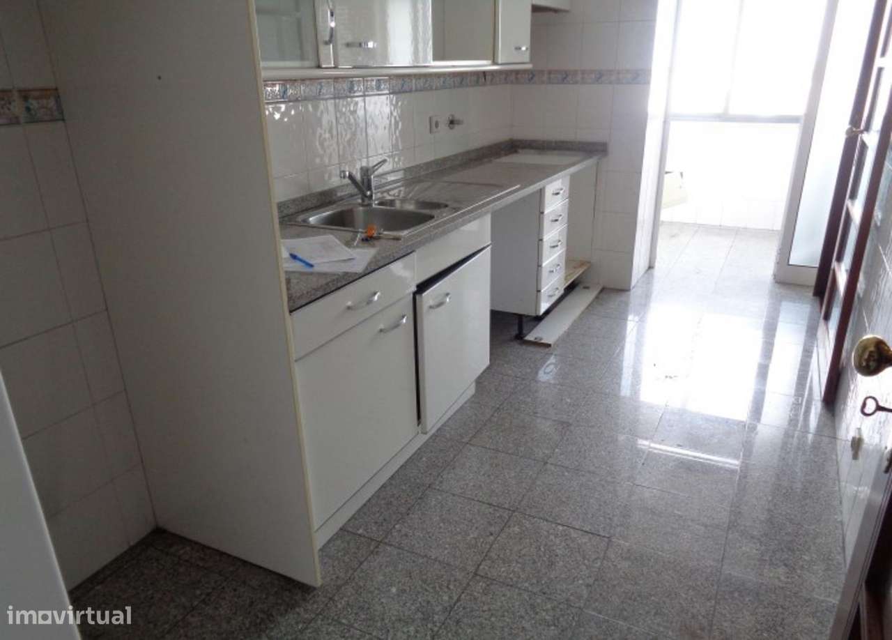 Oportunidade de investimento em Rio Tinto | Apartamento T2 - Grande imagem: 5/15