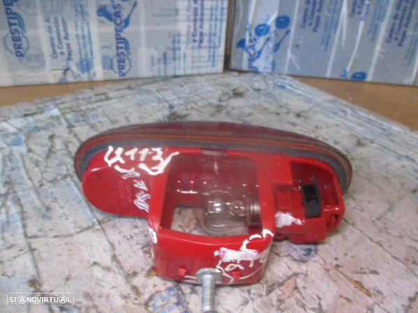 Farol Tras 8200209522A RENAULT TRAFIC 2005 1.9DCI 80CV 5P BRANCO 3º STOP - 2