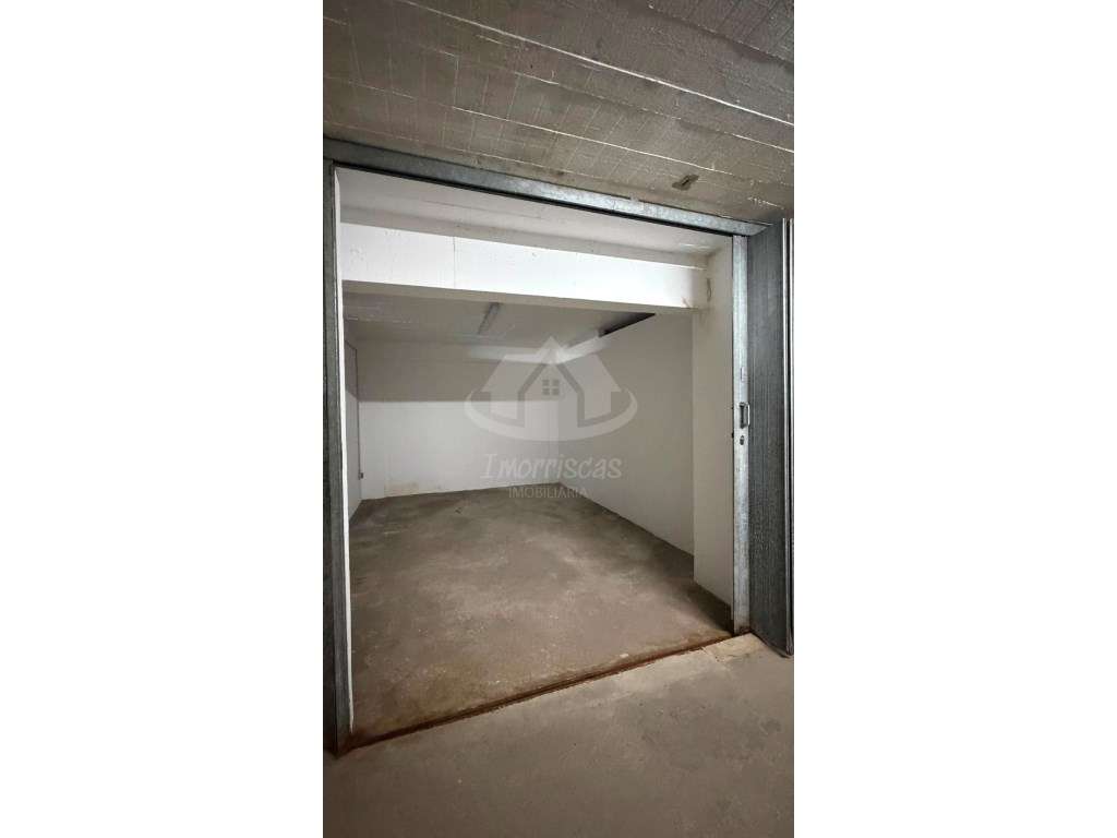 Garagem fechada / Box com 15m2 - Bom Sucesso, Alverca do Ribatejo-5
