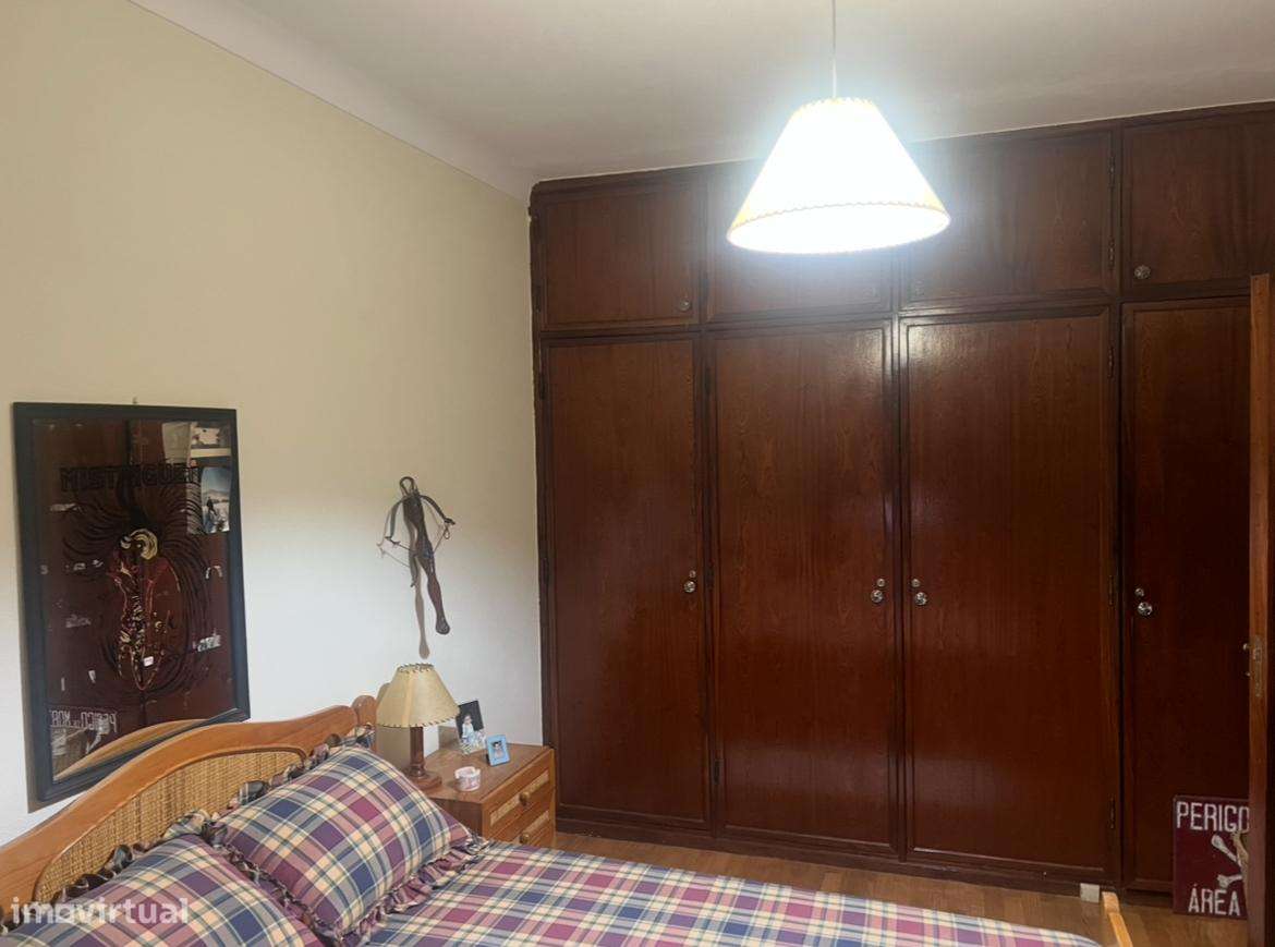 Moradia T4 com 3 LOJAS AREENDADAS E GRANDES TERRAÇOS - Peso da Régua-14