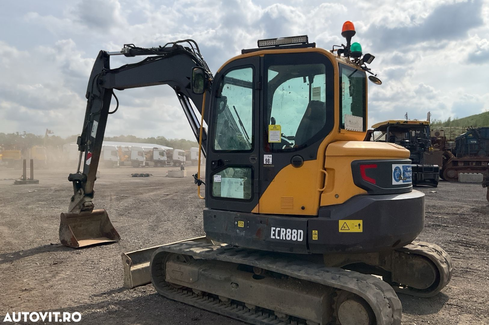 Volvo ECR88D Excavator pe Senile - 2