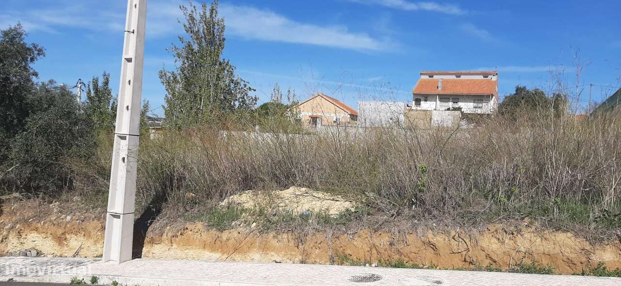 Lote de Terreno Urbano para construção de moradia em Frielas-1