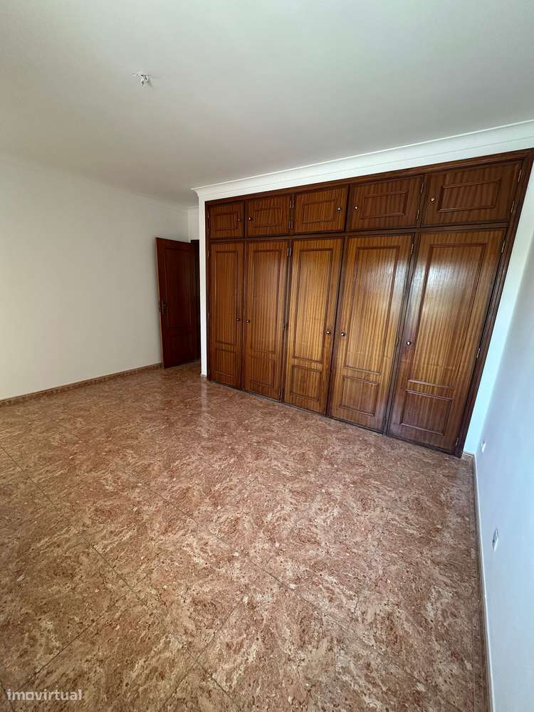 Apartamento T3 com Parqueamento Centro de Benavente-14
