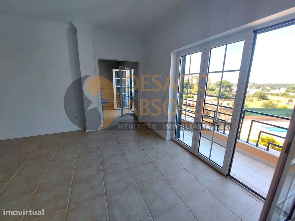 Moradia em Banda T4 c/ Piscina e Garagem. Quinta da Serralheira - S...-6
