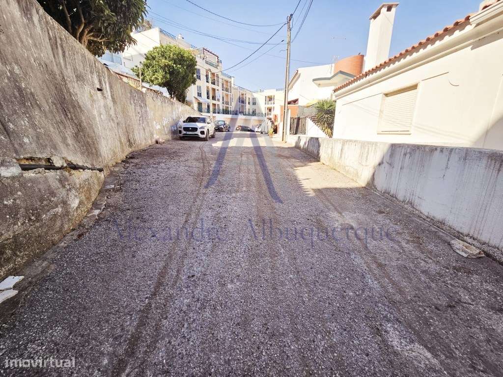 Moradia para reabilitar em Sesimbra ( Santiago ), com vista mar.-5