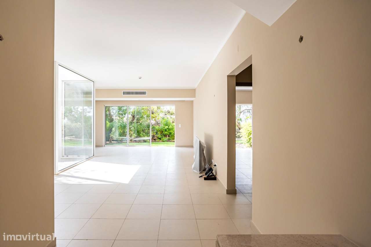 Moradia de Luxo em Condomínio Exclusivo com Piscinas no Carvoeiro-6