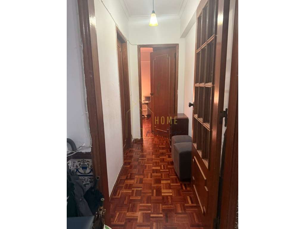 Fantastico T2 com Elevador em Massamá-11