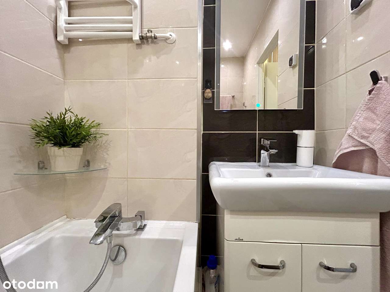 Słoneczne mieszkanie 3 pokojowe zatopione w zieleni z każdej strony.-0