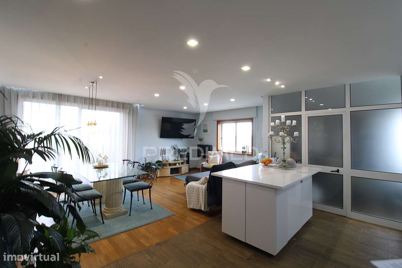 T3 em Nogueira, com varanda e 2 lugares de garagem - Grande imagem: 2/24